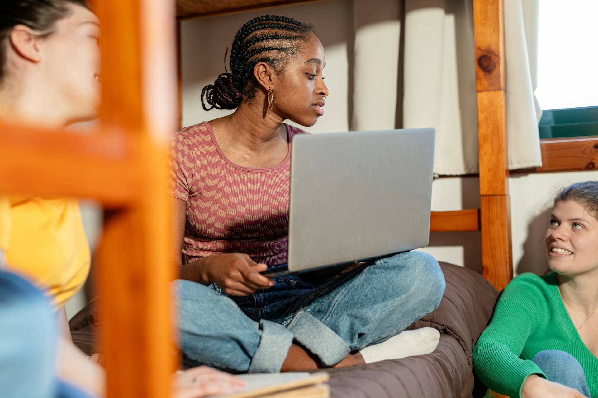 Unlocking Education Benefits: Financial Support and Technology for Online Learners